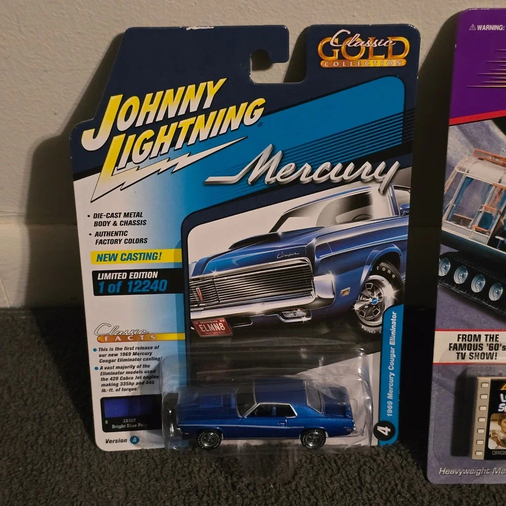 Johnny Lightning Diecast 1969 Mercury Cougar & Lost in Space Chariot Set - Picture 2 of 8